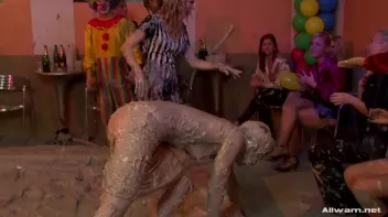 Blonde vs. Brunette Mud Battle Screencap 75 on sinx.preview.netperv.com