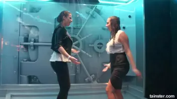 Sexy Shower Girls Screencap 2 on sinx.preview.netperv.com