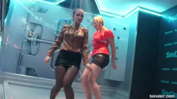 Sexy Shower Girls Screencap 33 on sinx.preview.netperv.com