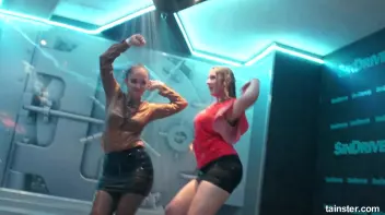 Sexy Shower Girls Screencap 35 on sinx.preview.netperv.com