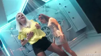 Sexy Shower Girls Screencap 37 on sinx.preview.netperv.com