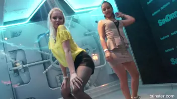 Sexy Shower Girls Screencap 39 on sinx.preview.netperv.com