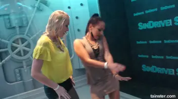 Sexy Shower Girls Screencap 46 on sinx.preview.netperv.com