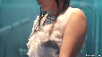 Sexy Shower Girls Screencap 6 on sinx.preview.netperv.com