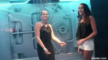 Sexy Shower Girls Screencap 64 on sinx.preview.netperv.com