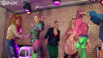 Teammates Cover Each Other In Plaster And Goo Screencap 28 on sinx.preview.netperv.com