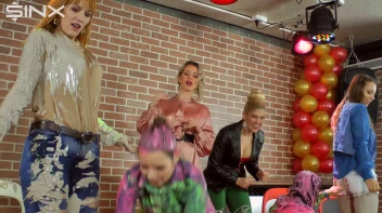 Teammates Cover Each Other In Plaster And Goo Screencap 50 on sinx.preview.netperv.com