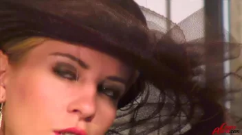 Leony Loves It Live And Pissy Screencap 2 on sinx.preview.netperv.com