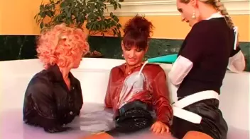 Three Hot Babes In One Tub Screencap 36 on sinx.preview.netperv.com