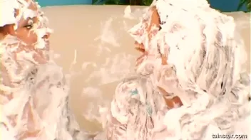Shaving Foam Battle Screencap 99 on sinx.preview.netperv.com