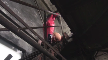 Mit dem XL Strapon auf der Treppe gefickt Screencap 41 on sinx.preview.netperv.com