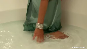 Fully Clothed Bath Buddies Screencap 40 on sinx.preview.netperv.com