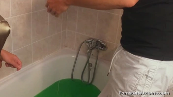Claudia Macc Gets Covered In Slime After Fucking Her Neighbour Screencap 13 on sinx.preview.netperv.com