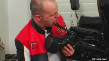 Biker Bitchboy Screencap 19 on sinx.preview.netperv.com