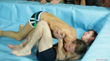 Bi Brawlers Part 2 Screencap 11 on sinx.preview.netperv.com