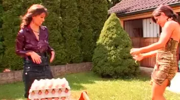 Sticky, Messy Egg Fight Screencap 22 on sinx.preview.netperv.com