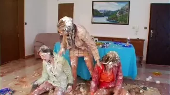 Messy Whipped Topping Bake Off! Screencap 91 on sinx.preview.netperv.com