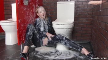 Sexy Smoker Can Smoke On Spunk! Screencap 85 on sinx.preview.netperv.com