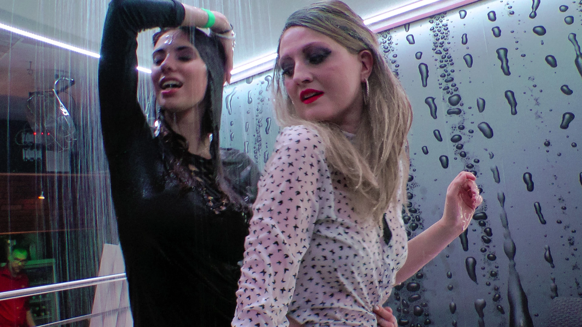 Shower Seduction, Stroke It As They Suds It on sinx.preview.netperv.com