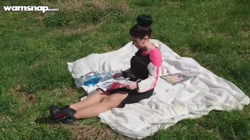 Creamy Catfight Picnic Screencap 2 on sinx.preview.netperv.com