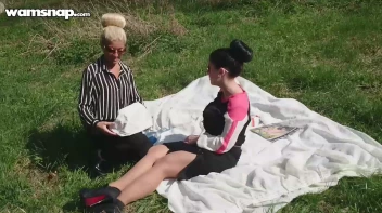 Creamy Catfight Picnic Screencap 7 on sinx.preview.netperv.com