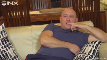 Desperate to Give Him A Blowjob Screencap 2 on sinx.preview.netperv.com