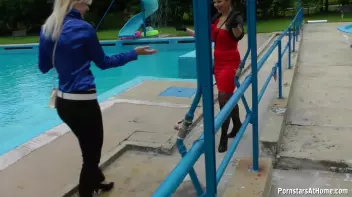 Eurobabes Only Waterpark Screencap 2 on sinx.preview.netperv.com