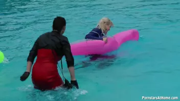 Eurobabes Only Waterpark Screencap 25 on sinx.preview.netperv.com