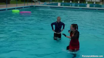 Eurobabes Only Waterpark Screencap 32 on sinx.preview.netperv.com