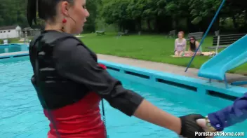 Eurobabes Only Waterpark Screencap 33 on sinx.preview.netperv.com