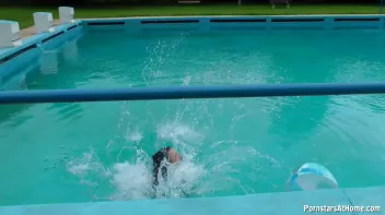 Eurobabes Only Waterpark Screencap 51 on sinx.preview.netperv.com