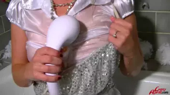 Shiny And Slutty In The Tub Screencap 12 on sinx.preview.netperv.com