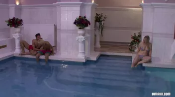 Bisex Threeway at the Pool Screencap 5 on sinx.preview.netperv.com