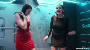 Teasing babes getting dripping wet Screencap 10 on sinx.preview.netperv.com