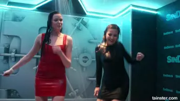 Teasing babes getting dripping wet Screencap 14 on sinx.preview.netperv.com