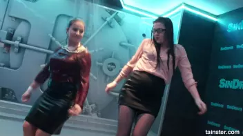 Teasing babes getting dripping wet Screencap 56 on sinx.preview.netperv.com