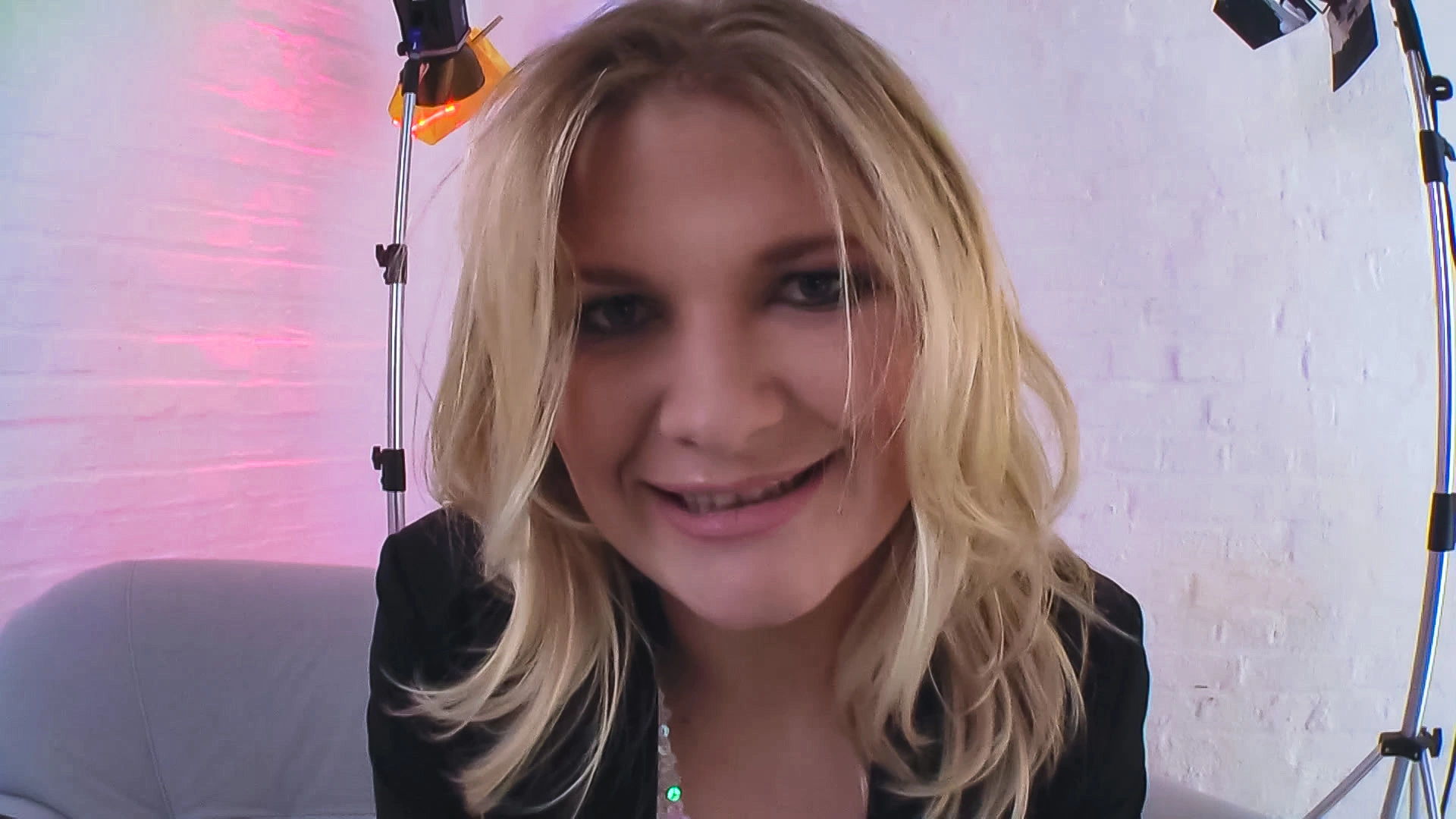 Ein neuer Dildo für ein frisches , deutsches Amateurmädel on sinx.preview.netperv.com