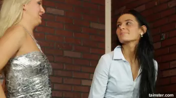 Golden shower fun in the office Screencap 86 on sinx.preview.netperv.com