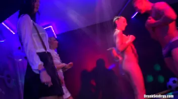 International Summer Lovin' Part 6 - Shower Cam Screencap 15 on sinx.preview.netperv.com