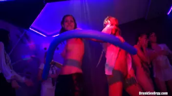 International Summer Lovin' Part 6 - Shower Cam Screencap 20 on sinx.preview.netperv.com