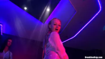 International Summer Lovin' Part 6 - Shower Cam Screencap 30 on sinx.preview.netperv.com