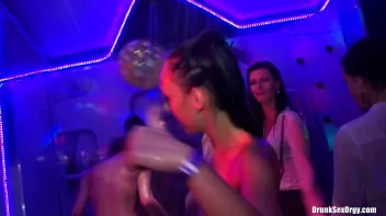 International Summer Lovin' Part 6 - Shower Cam Screencap 34 on sinx.preview.netperv.com