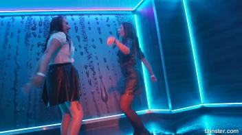 What a Glorious Feelin' Dancing In The Rain Screencap 6 on sinx.preview.netperv.com