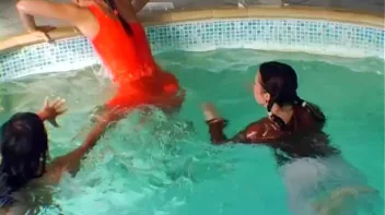 Super Soaked In The Pool Screencap 16 on sinx.preview.netperv.com