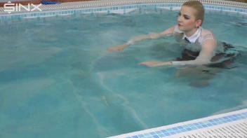 Glamour Girl's Poolside Dip Screencap 29 on sinx.preview.netperv.com