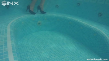 Glamour Girl's Poolside Dip Screencap 4 on sinx.preview.netperv.com