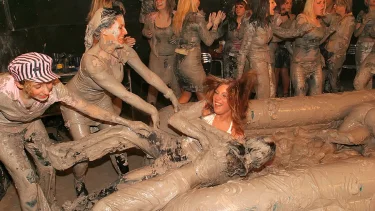 Latest deal - Amateur Babes Prove Themselves In The Mud Pit