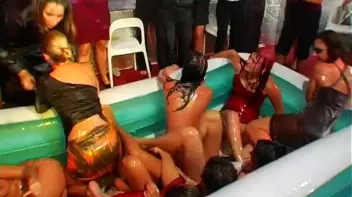 Katty vs. Julia Messy Fight Screencap 107 on sinx.preview.netperv.com