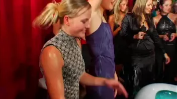 Katty vs. Julia Messy Fight Screencap 67 on sinx.preview.netperv.com