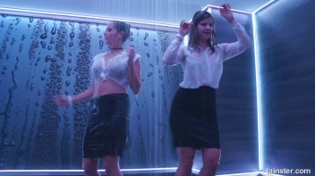 Shower Shakers! Screencap 49 on sinx.preview.netperv.com